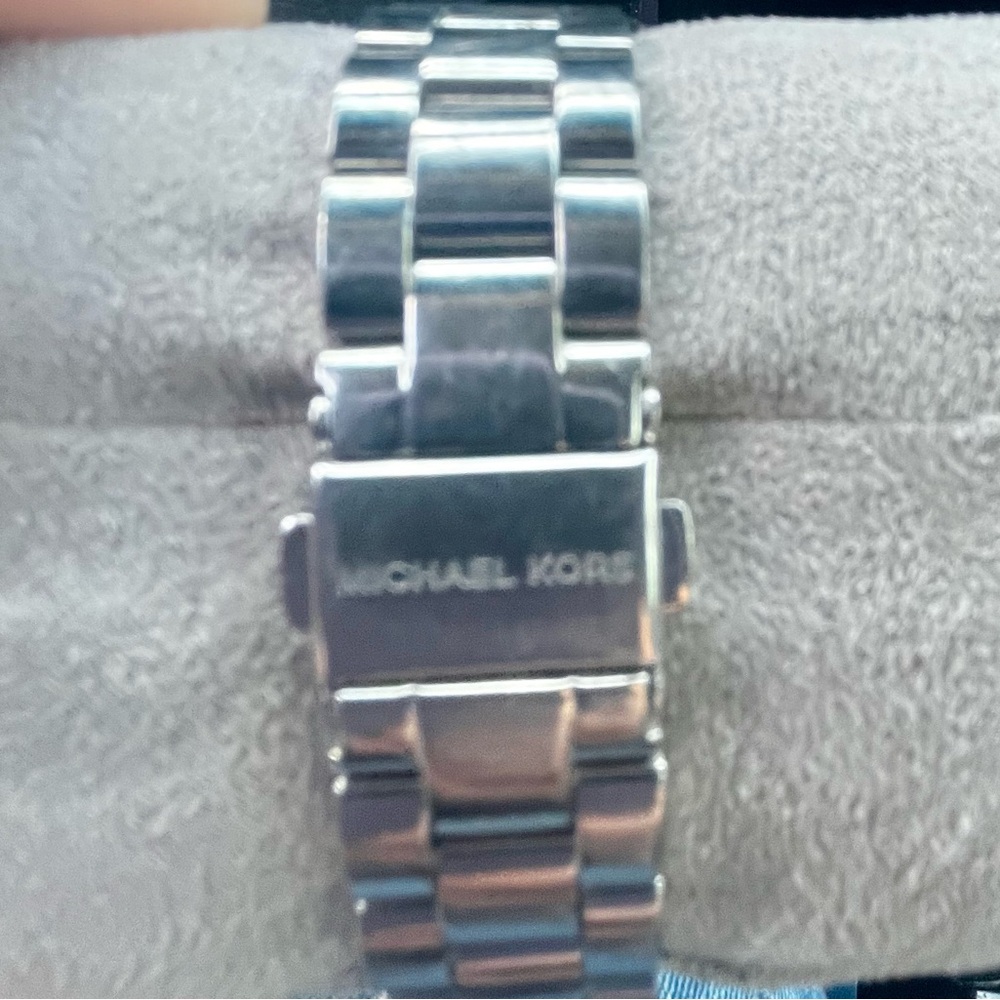Michael Kors silver watch - Picture 2 of 7